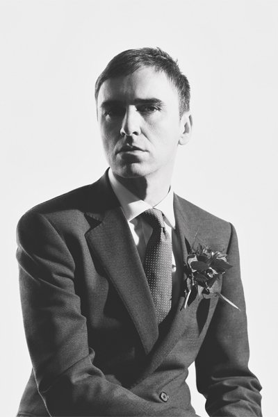 Couverture-DIOR-par-Raf-Simons-Ed-Assouline-Lunettes-Galerie-c-ed-Assouline