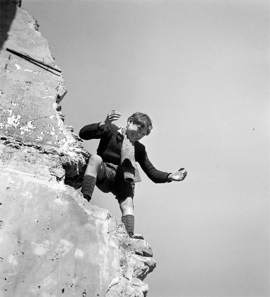 Le Saut, 1936. © Atelier Robert Doisneau