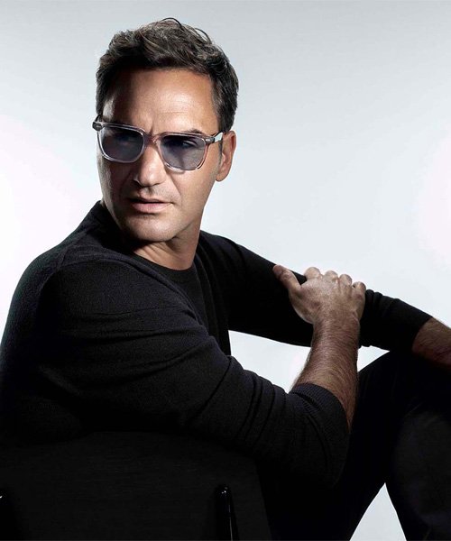 La collection de lunettes solaires Oliver Peoples by EsssilorLuxottica.
