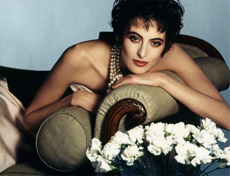 Cosmopolitan ; designer : Chanel, model : Inès de la Fressange. ©David Bailey