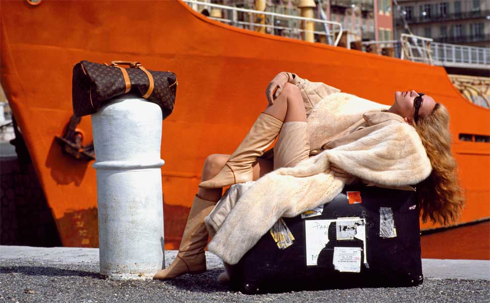 Vogue Paris ; designer : Louis Vuitton, model, Jerry Hall, 1983. ©David Bailey