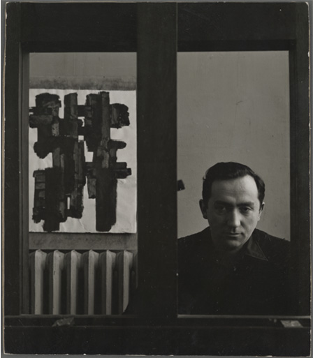 Pierre Soulages dans son atelier, 11bis rue Schoelcher Paris