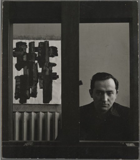 Pierre Soulages dans son atelier, 11bis rue Schoelcher Paris