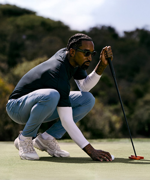 La collection de lunettes solaires Oakley Meta by EssilorLuxottica.