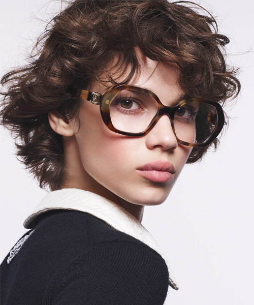 La collection de lunettes optiques Chanel by EssilorLuxottica.