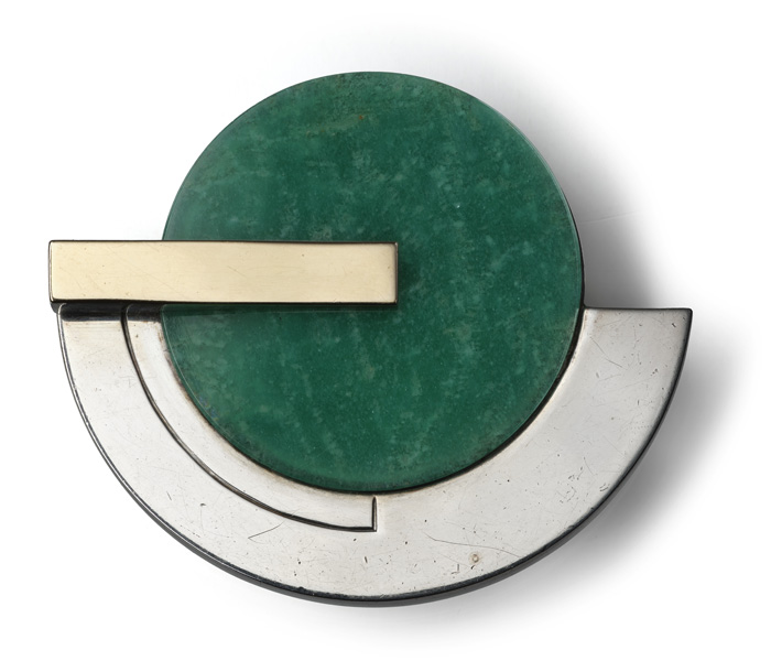 Jean Despres. Broche 1936. Argent, or, malachite. © Les Arts Décoratifs /Christophe Delli