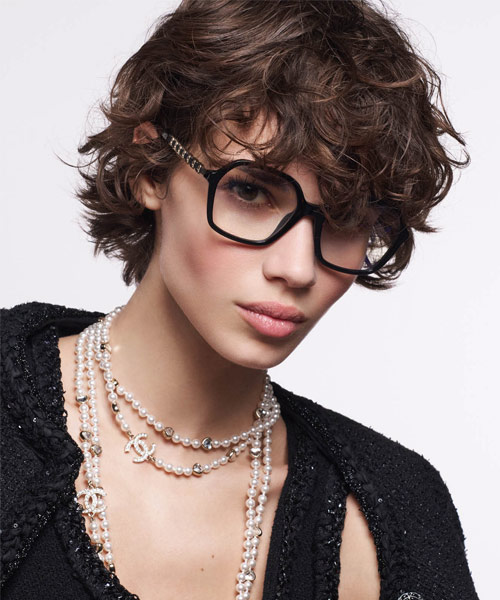 La collection de lunettes optiques Chanel by EssilorLuxottica.