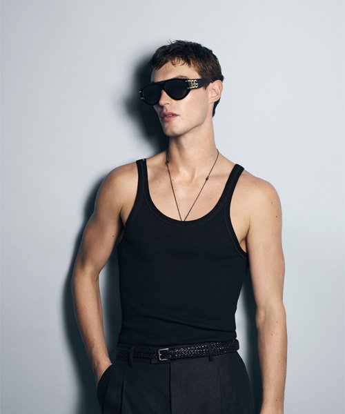 La collection de lunettes solaires Dolce & Gabbana by Essilor Luxottica.