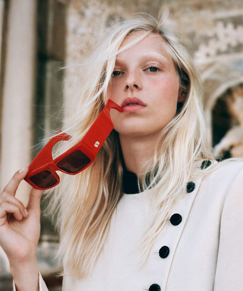 La collection de lunettes solaires Valentino by Kering Eyewear.