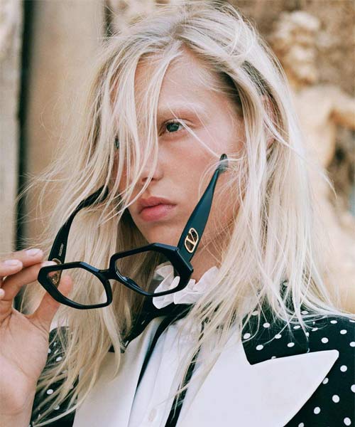 La collection de lunettes optiques Valentino by Kering Eyewear.